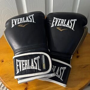 Everlast Black and Gold Training Gloves 16oz Adult Powerlock